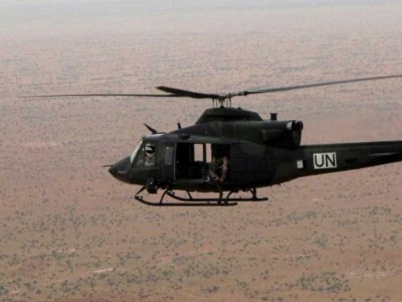 Un elicottero militare delle Nazioni Unite sorvola il Niger (foto LaPresse)