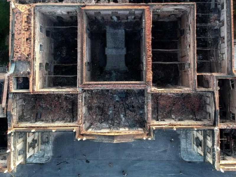 Incendio al National Museum. si contano i danni (foto LaPresse)