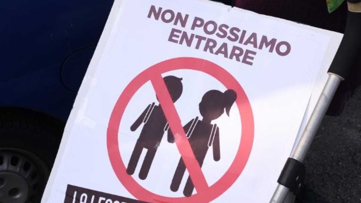 Immagine di L'obbligo dei vaccini confermato e le dimissioni del portavoce di Macron