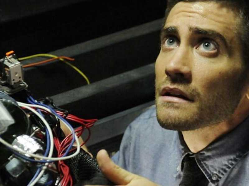 Jake Gyllenhaal i9n una scena di Source Code, film del 2011 di Duncan Jones