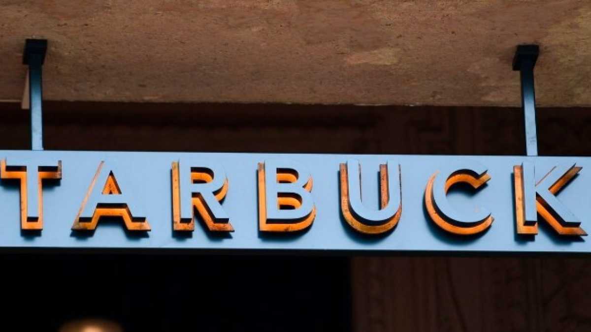 Immagine di Noi peculiaristi non andiamo da Starbucks a Milano