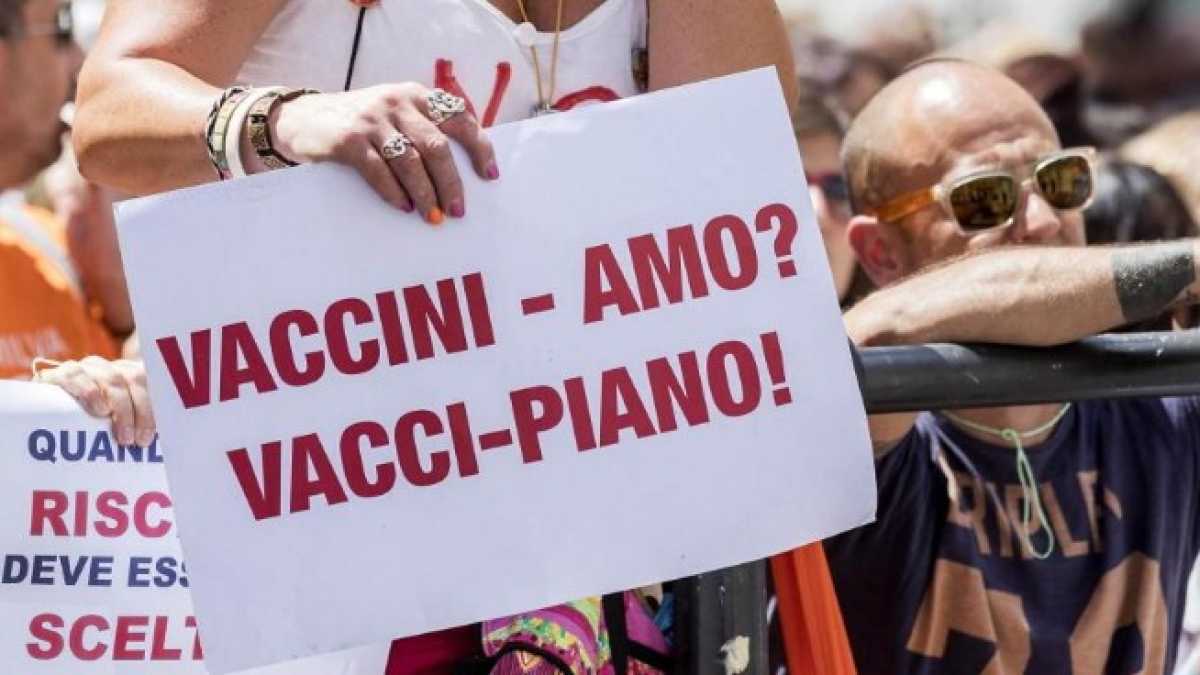 Immagine di Fanno i No Vax coi figli degli altri