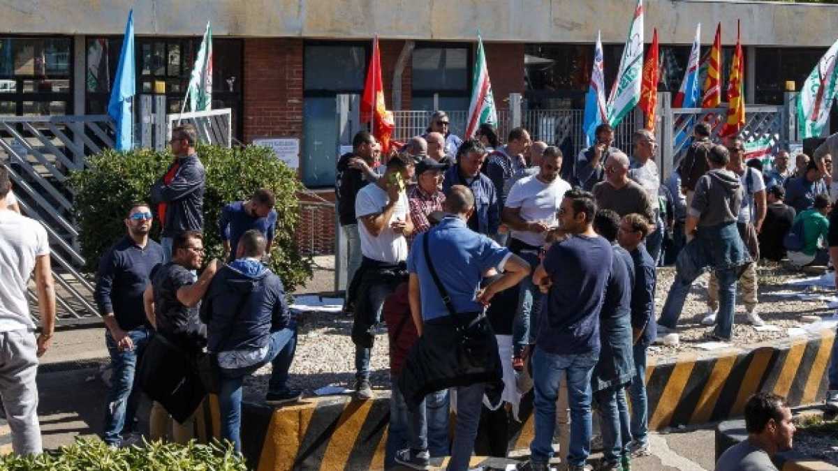 Immagine di Fermi, abiura! Il M5s ostaggio dei suoi estremismi torna No vax