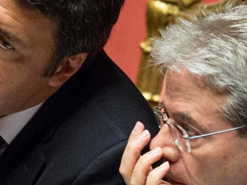 Matteo Renzi e Paolo Gentiloni (foto LaPresse)