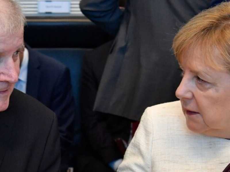 Horst Seehofer e Angela Merkel (foto LaPresse)