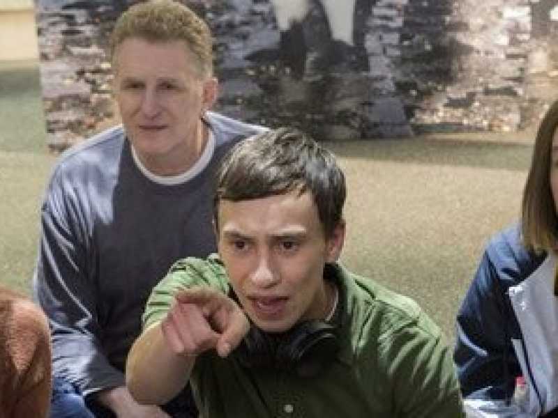 Sam con la sua famiglia nella serie tv Atypical 