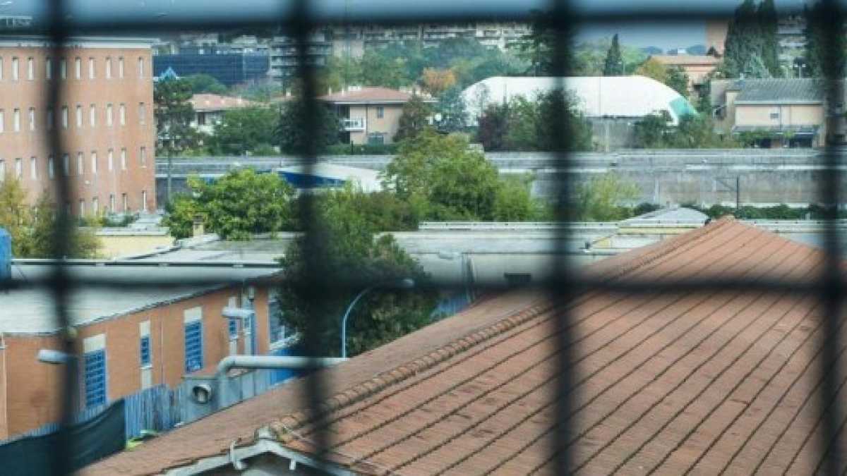 Immagine di La follia di una società che prende una madre e due bimbi e li butta via, in carcereQuelle 52 mamme costrette a rimanere in carcere con i loro figli
