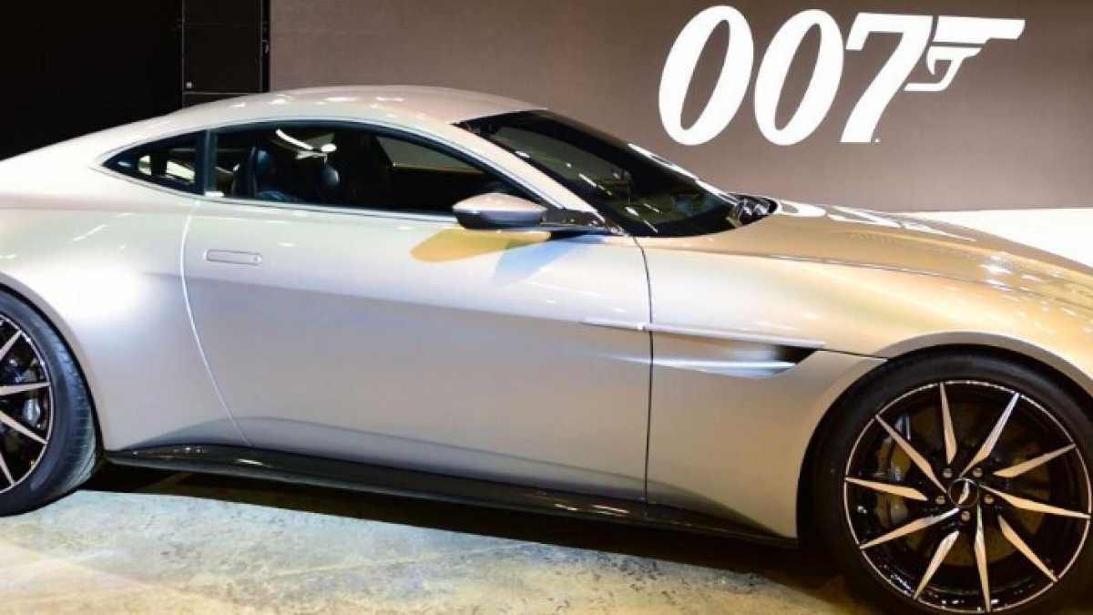 Immagine di La Ferrari vale più di James Bond?