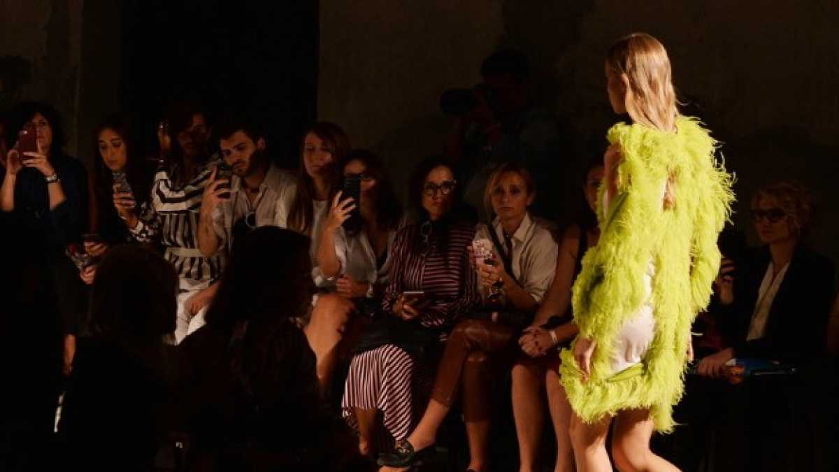Immagine di Le sfilate-iban. L’altra faccia (con sciure) della moda milanese