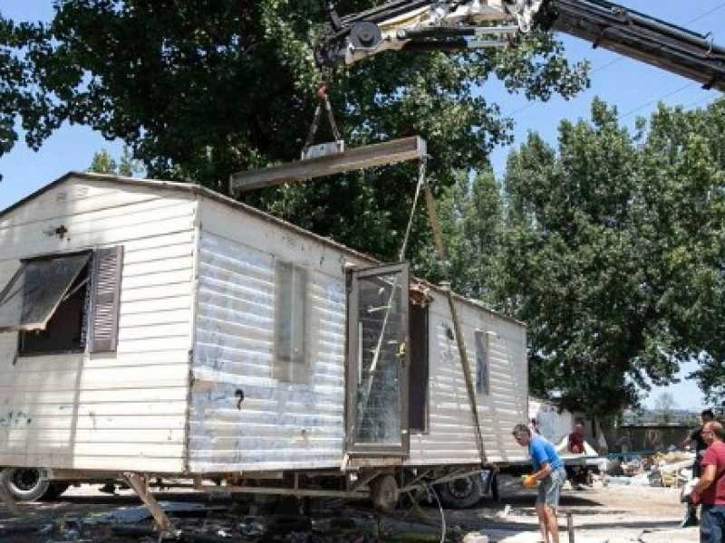 La Raggi si è persa trecentocinquanta nomadi del Camping River