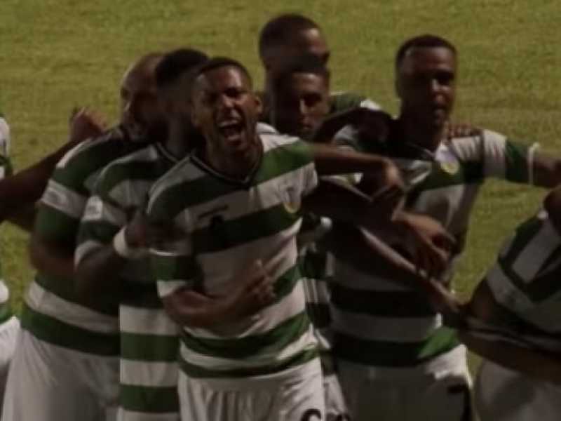 I giocatori della Nazionale di Montserrat esultano dopo il gol segnato a El Salvador