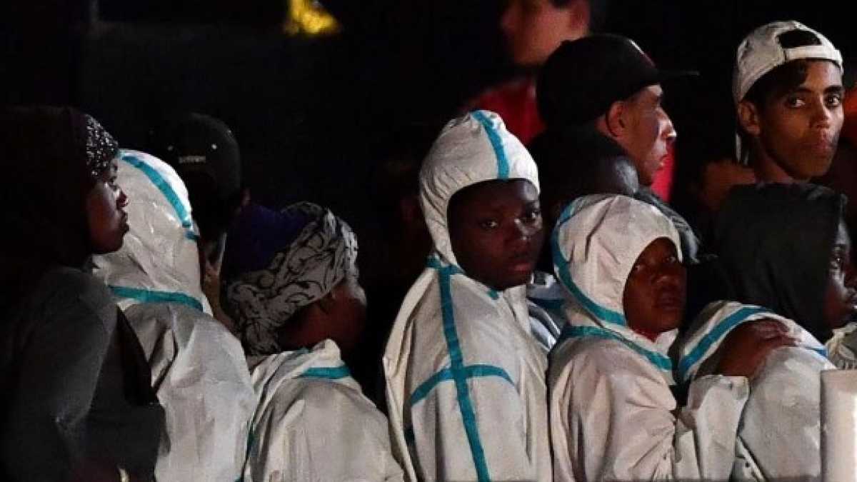 Immagine di Manifesto per una terza via sui migranti
