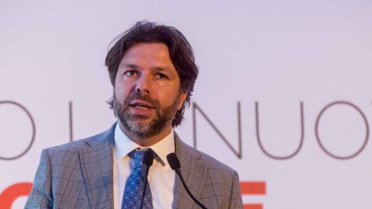 Immagine di Fantinati sta con Casalino: "Tria? Basta elogiare il rigore"