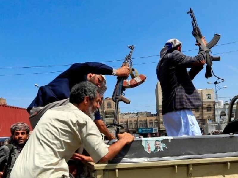 Sostenitori degli Houthi a Sana'a (foto LaPresse)