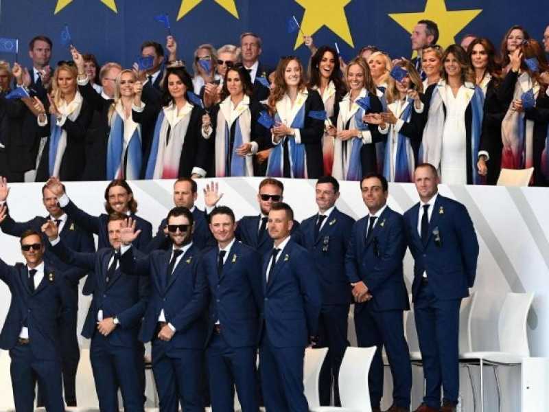 La squadre dell'Europa alla Ryder cup di Parigi (foto LaPresse)