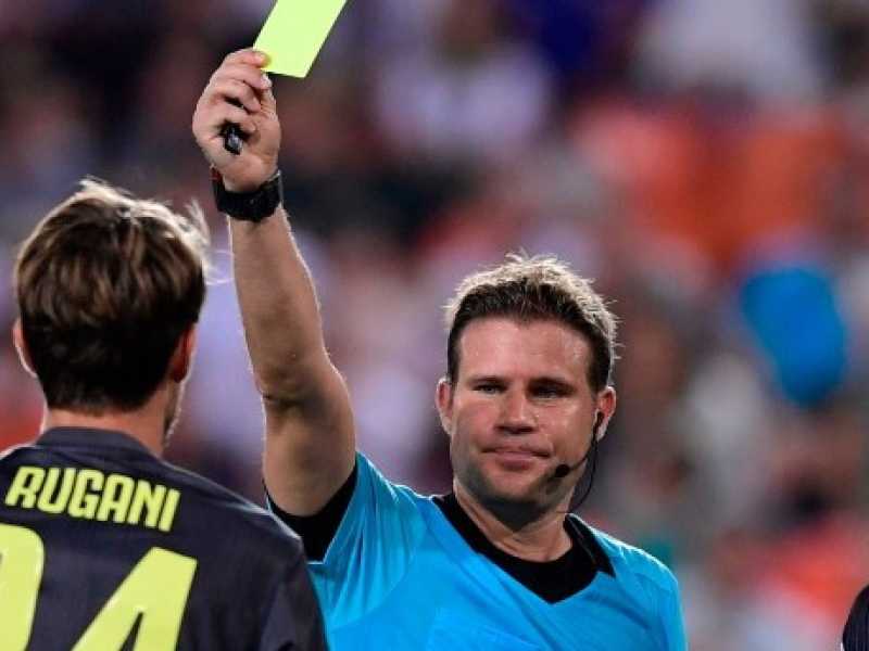 L'arbitro Felix Brych in Valencia-Juventus (foto LaPresse)