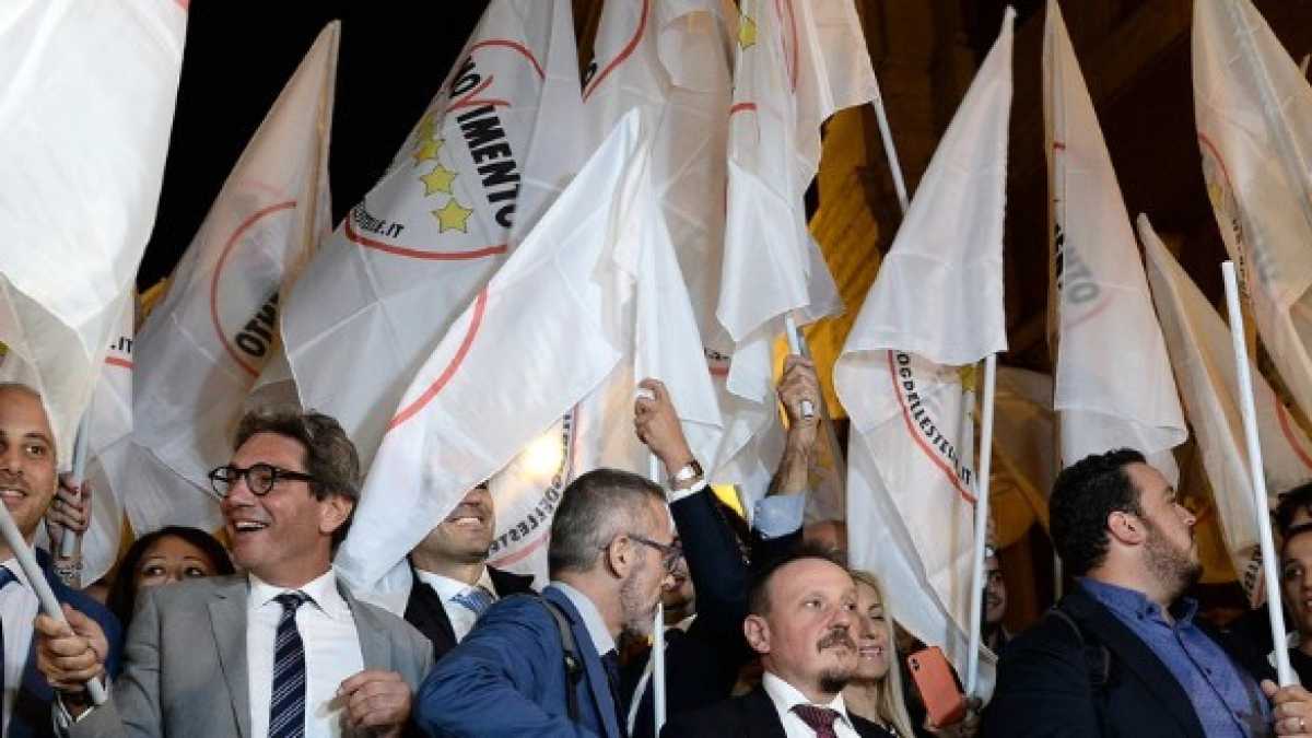 Immagine di “La festa grillina davanti a Palazzo Chigi è degna del Venezuela di Maduro"