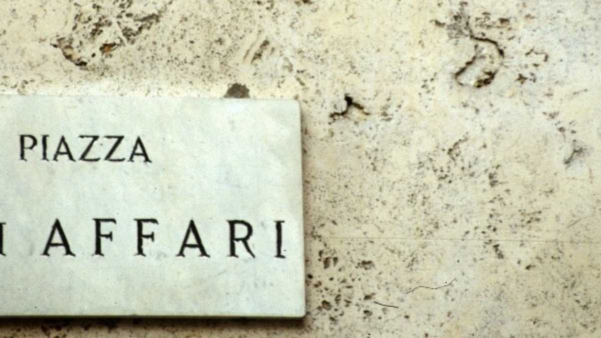 Immagine di Borsa a picco e spread in salita. La "manovra del popolo" affonda Piazza Affari