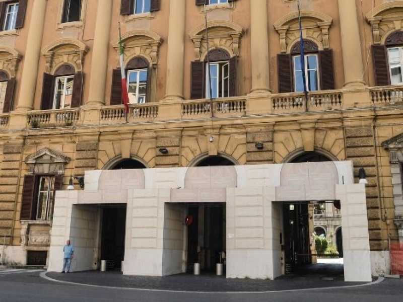 L'ingresso della sede del ministero dell'Economia a via XX Settembre (foto Imagoeconomica)