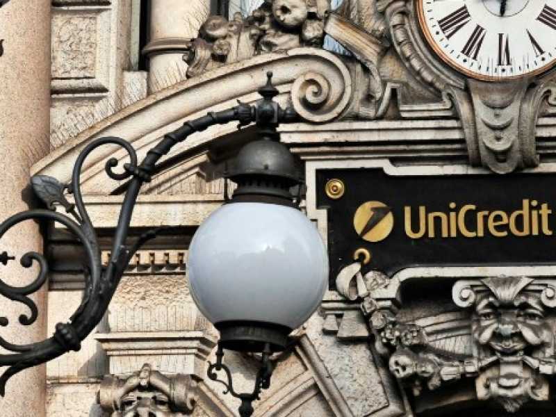 La sede Banca Unicredit di piazza Cordusio (foto LaPresse)