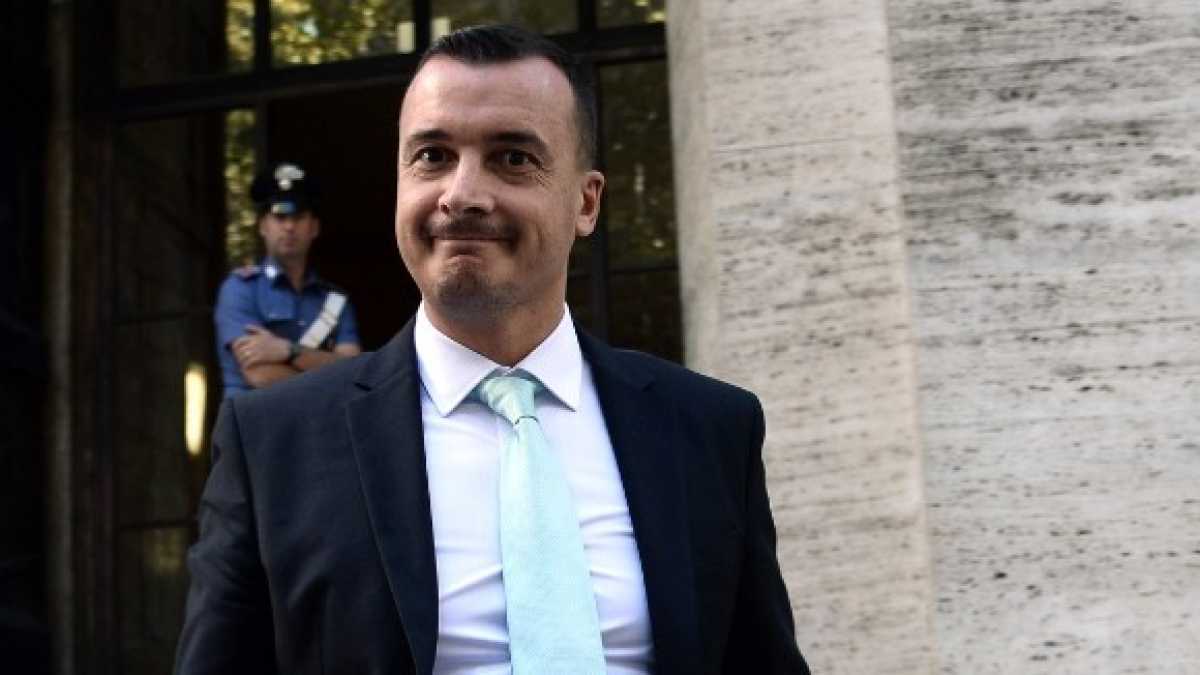 Immagine di Il ferragosto di Casalino e le critiche di Moscovici. Di cosa parlare stasera a cena