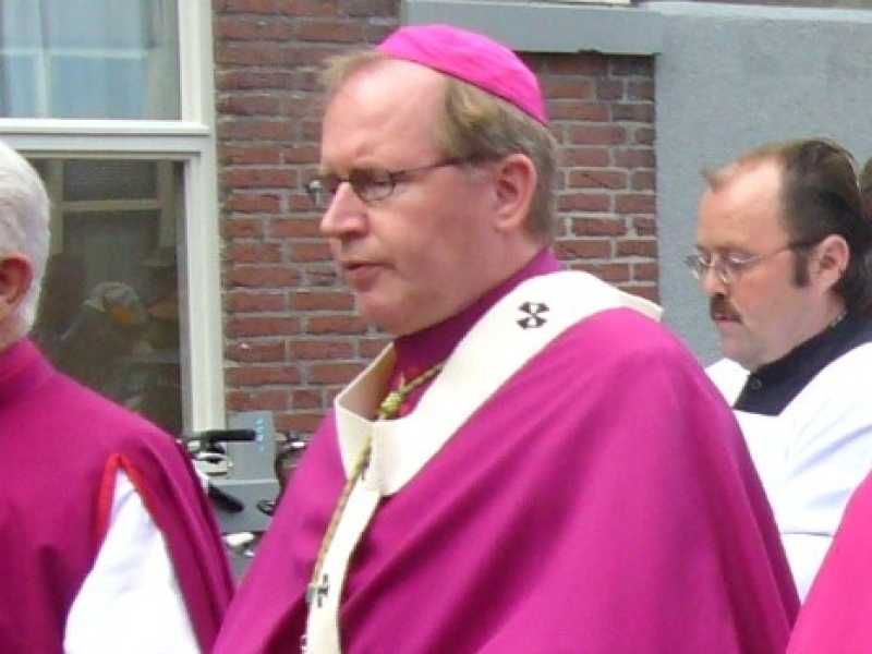 Il cardinale Wim Eijk, arcivescovo di Utrecht, sta chiudendo molte chiese a causa della secolarizzazione (Foto LaPresse)