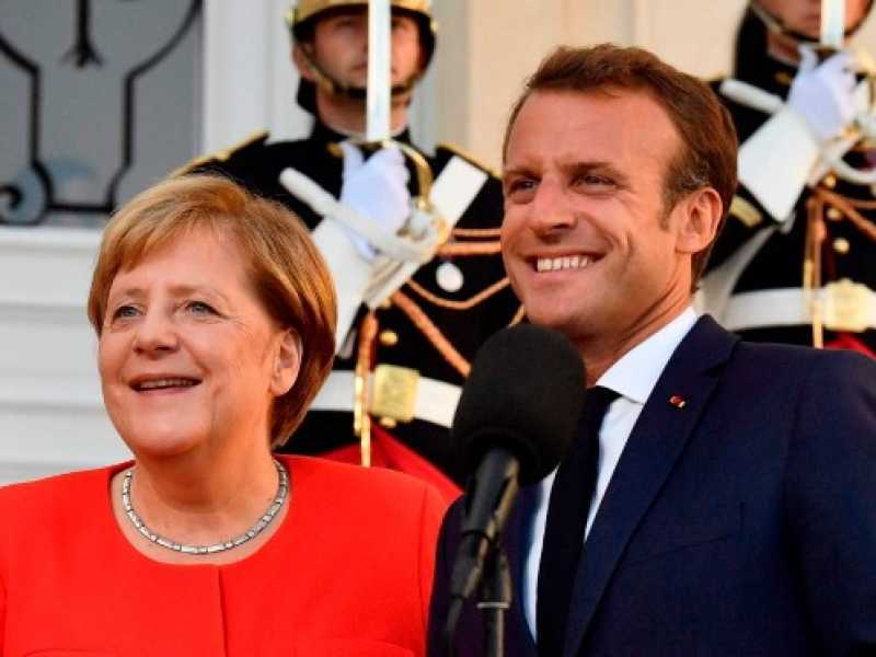 Francia-Germania, Macron riceve la Merkel a Marsiglia (foto LaPresse)