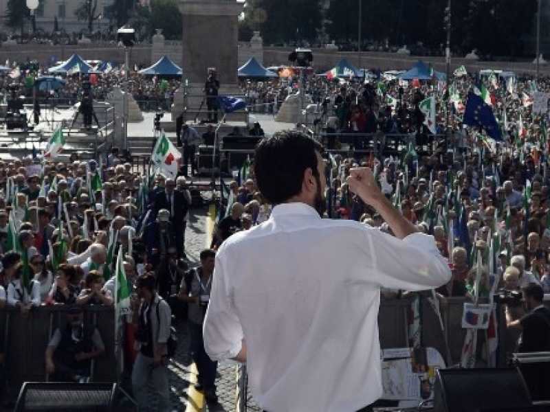 La manifestazione del Pd di domenica a Piazza del popolo (foto LaPresse)