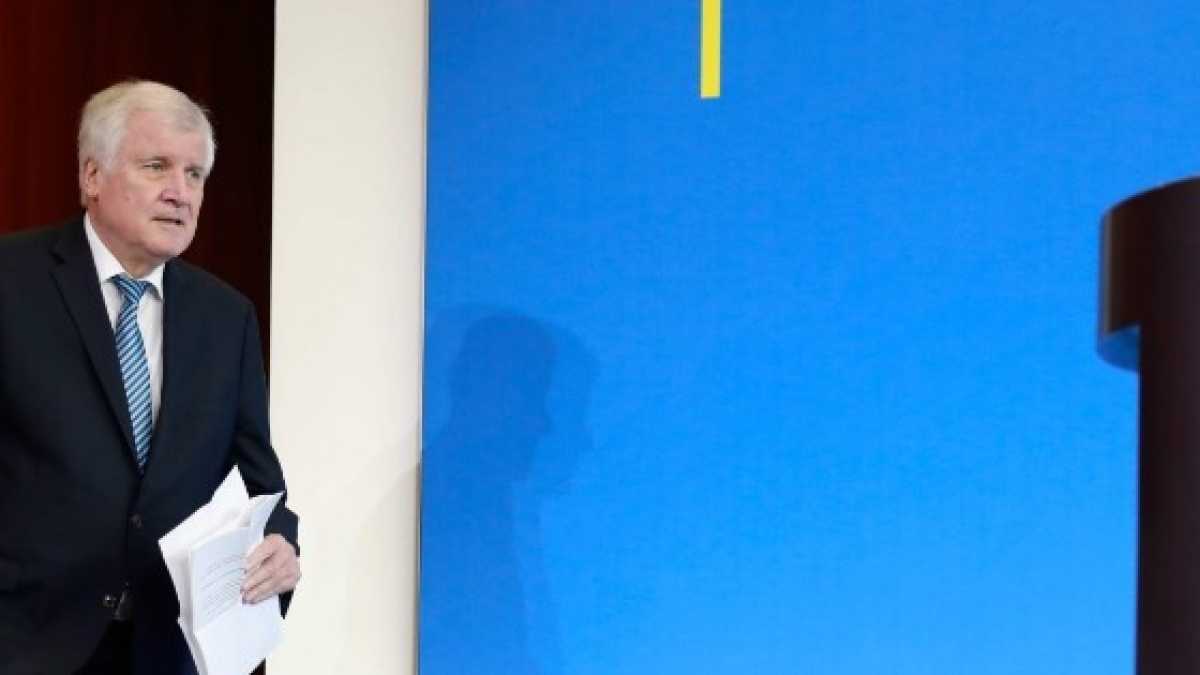 Immagine di Seehofer vince la partita sui migranti: la Germania accetterà solo quelli qualificati
