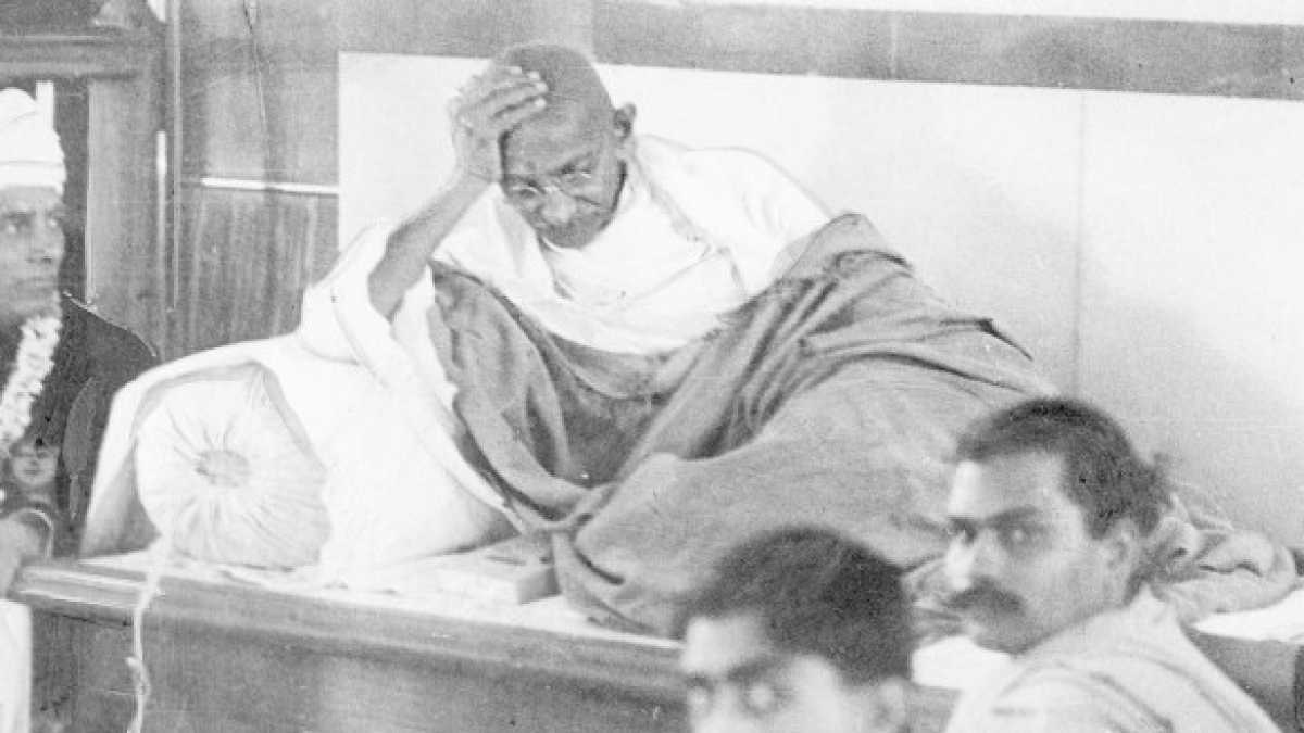 Immagine di Rovistare tra le lenzuola di Gandhi offre un servizio alla Storia?