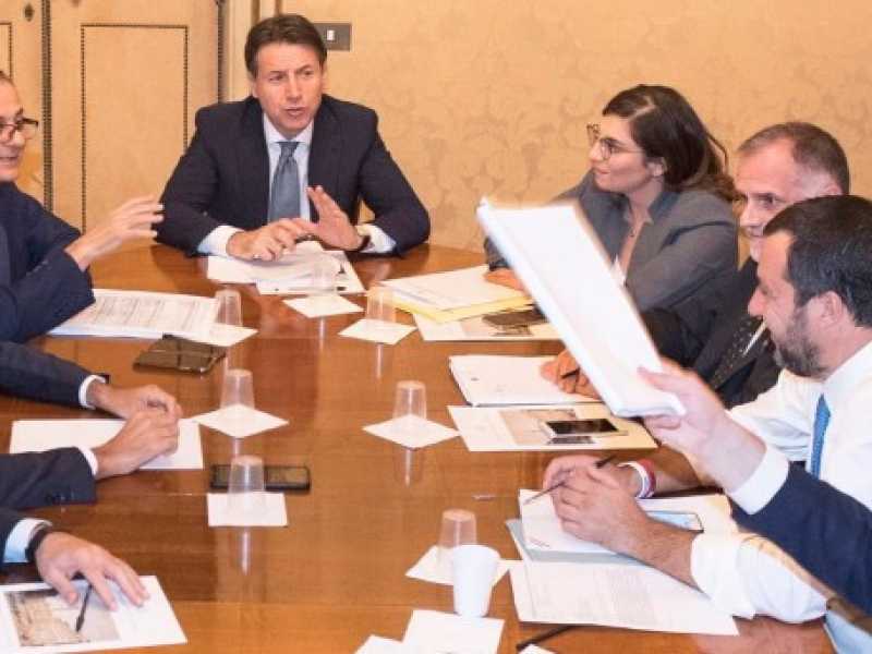 Il vertice a Palazzo Chigi dove si &egrave; discusso di correggere la manovra. Foto Imagoeconomica