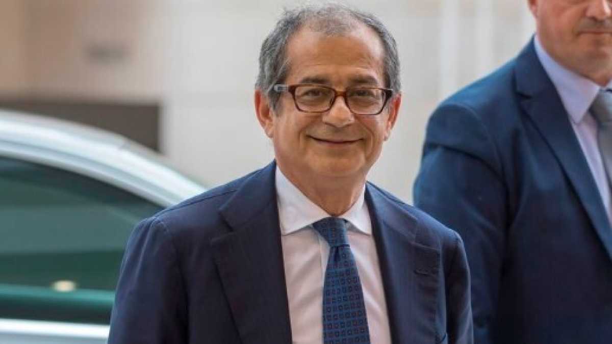 Immagine di Tria scrive a Bruxelles e dà le cifre della crescita