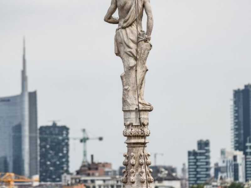 Una vista di Milano dal Duomo (foto LaPresse)