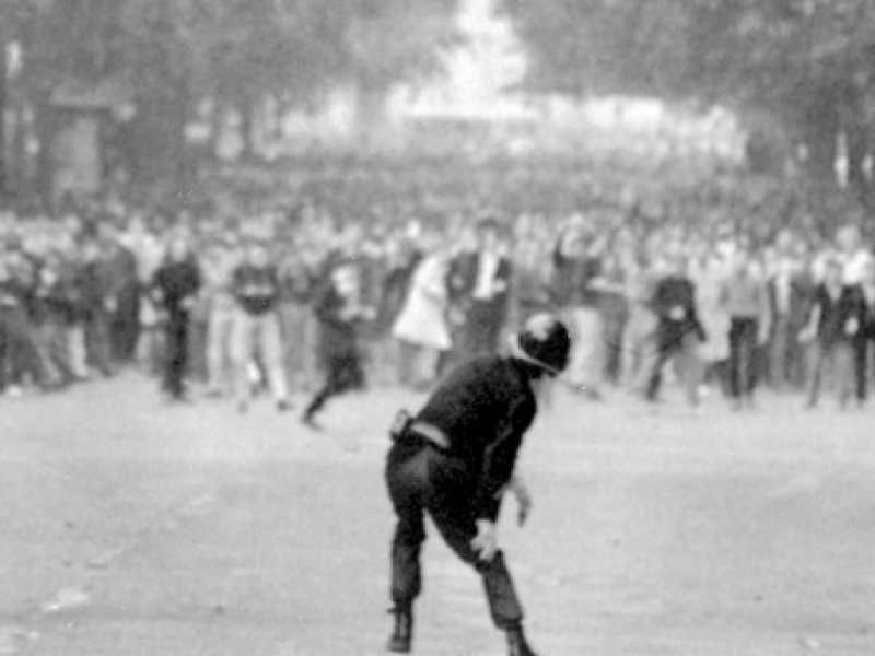 Le manifestazioni del Sessantotto in Francia (foto LaPresse)