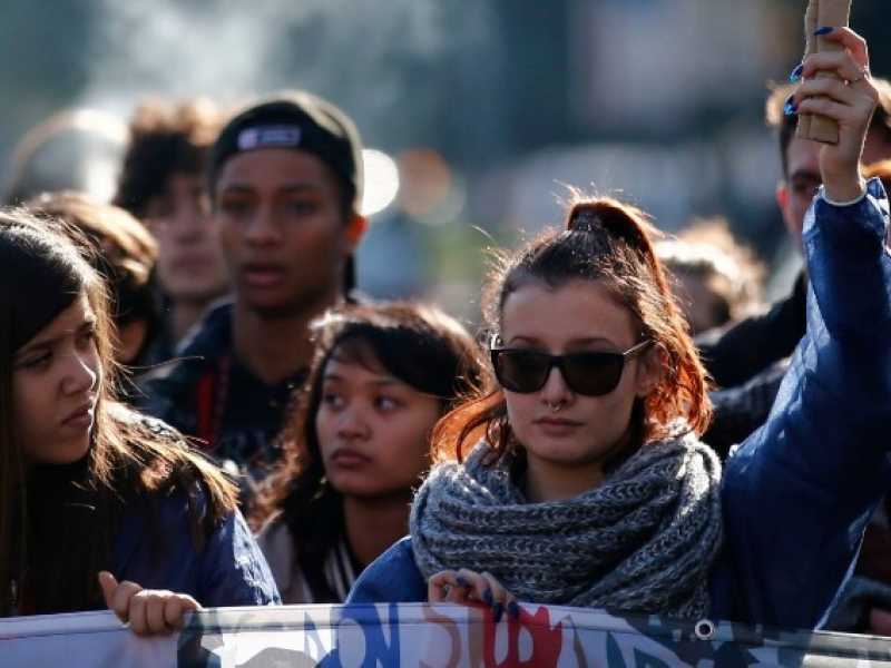Manifestazione degli studenti e dei precari della scuola (foto LaPresse)