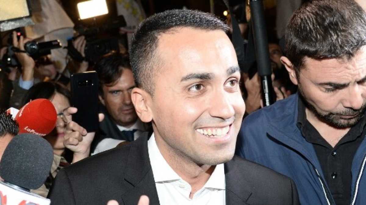 Immagine di Il reddito per la spesa tricolore by Di Maio paga i poveri per restare tali