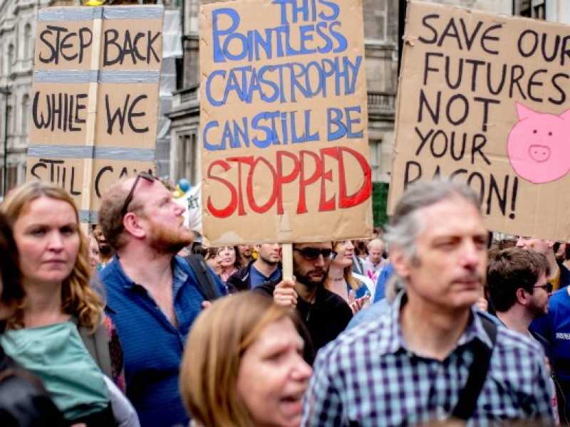 Londra, in migliaia in piazza per la marcia anti Brexit (foto LaPresse)