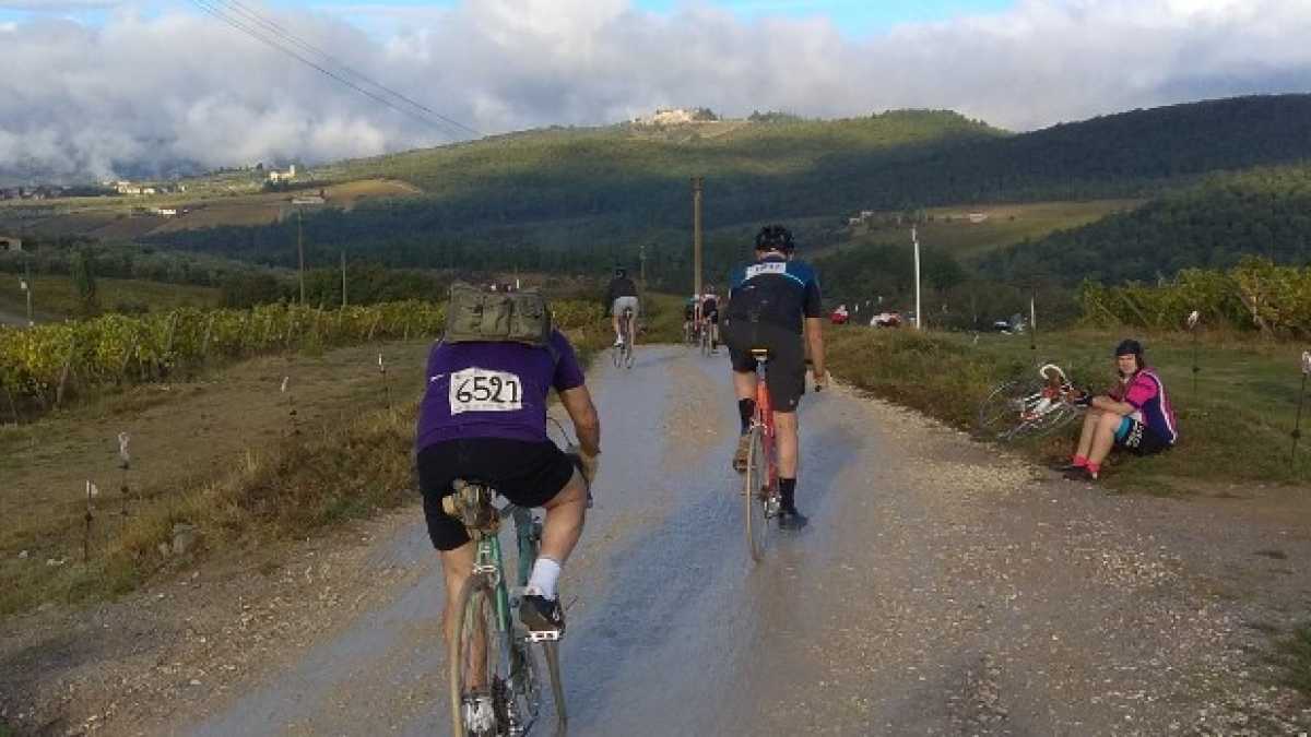 Immagine di Di fango, amore e biciclette. Trovarsi e ritrovarsi all'Eroica