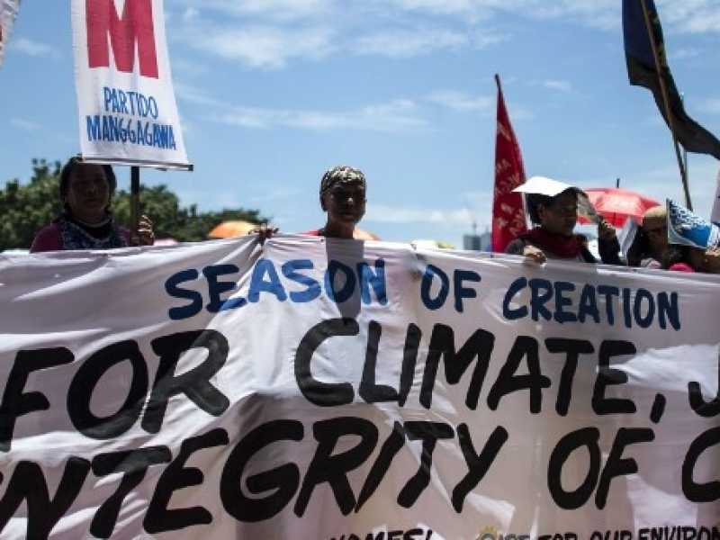 Una delle manifestazioni per sensibilizzare i governi sul tema dei cambiamenti climatici (foto LaPresse)