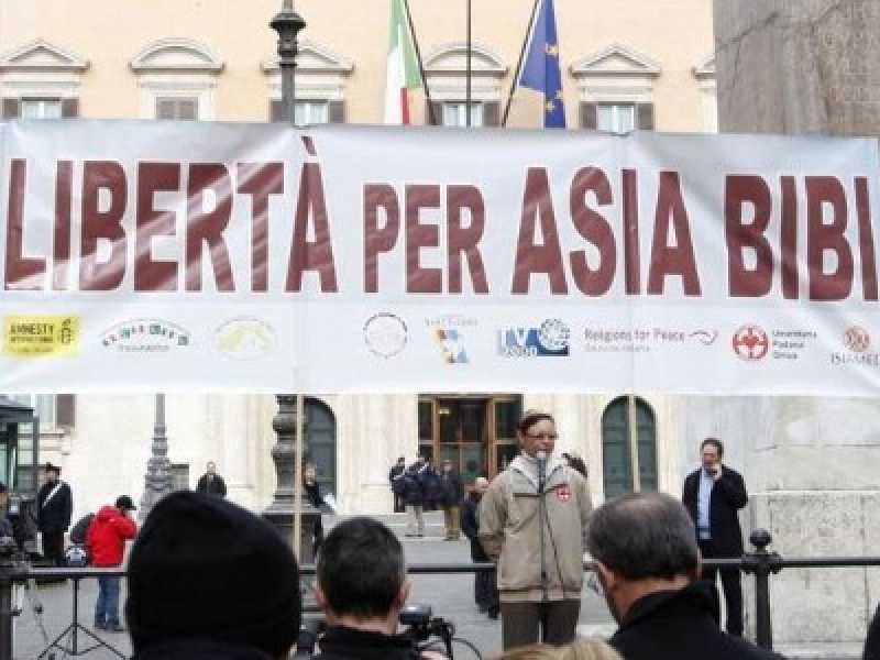Tutti uniti per Asia Bibi libera. L'appello di Renzi