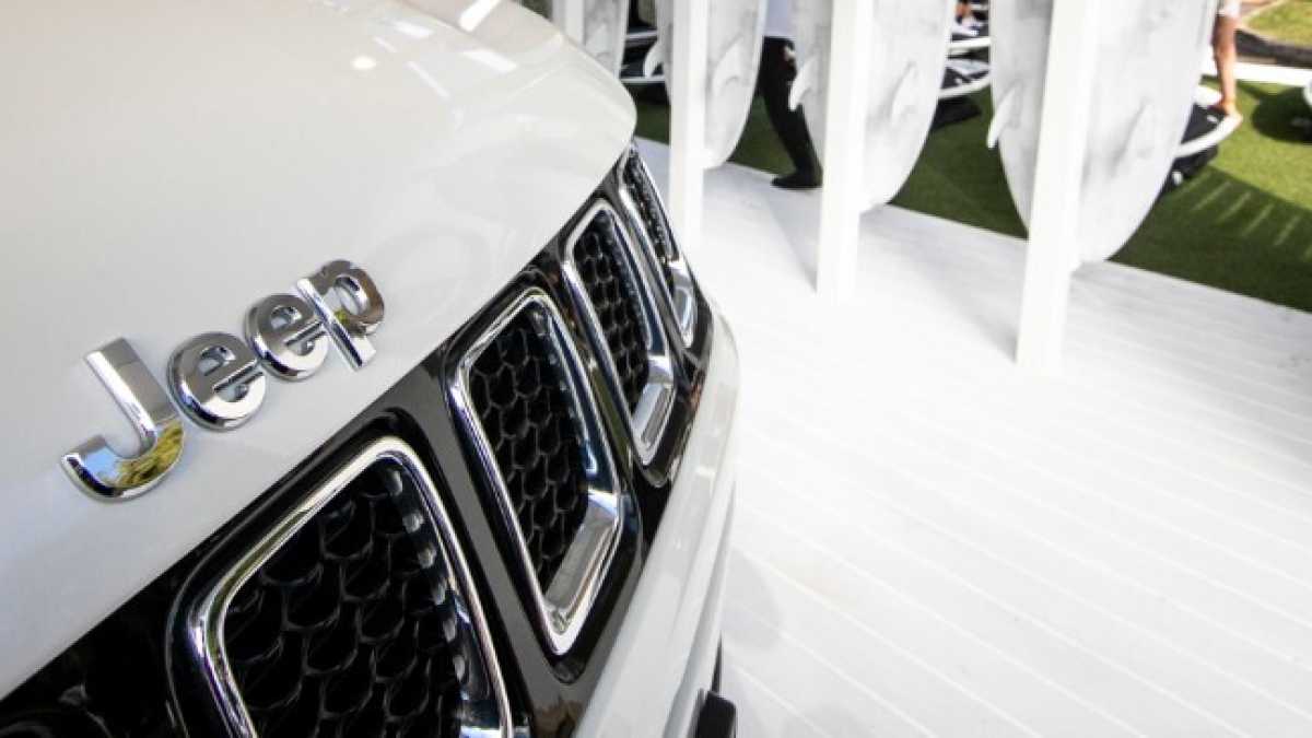 Immagine di La metamorfosi dell'auto, Fiat viaggia lontano da qui, col retrovisore