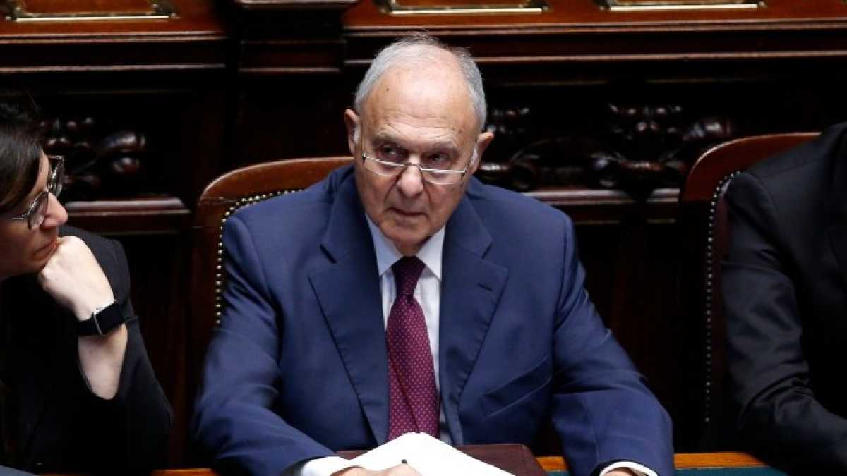 Immagine di Se Savona diventa la voce moderata del governo