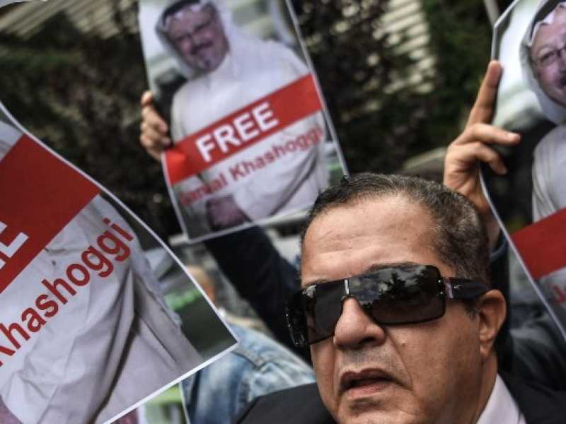 Una manifestazione a Istanbul chiede la verità su Jamal Khashoggi (foto LaPresse)