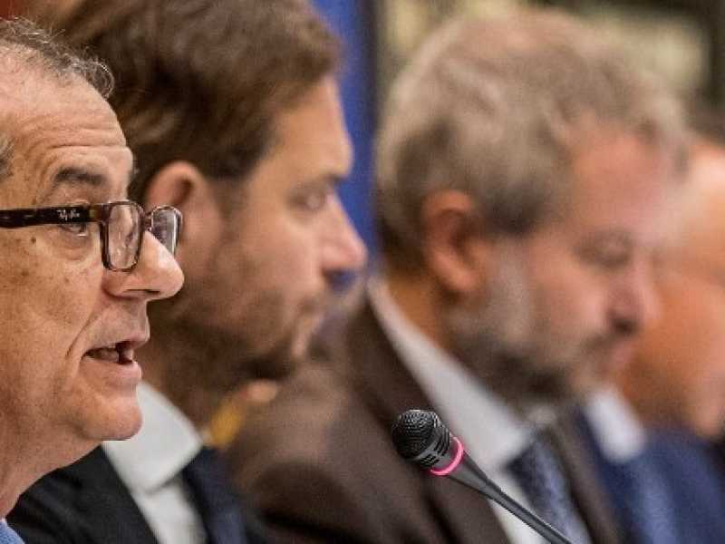 Giovanni Tria in audizione sul Def (foto LaPresse)