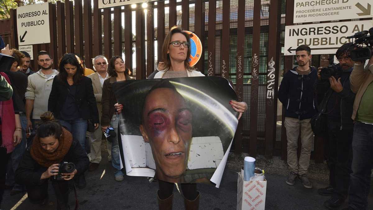 Immagine di Salvini resta inchiodato alla vergogna delle sue parole su CucchiL'ultima svolta nel caso. Cosa è successo in questi nove anni