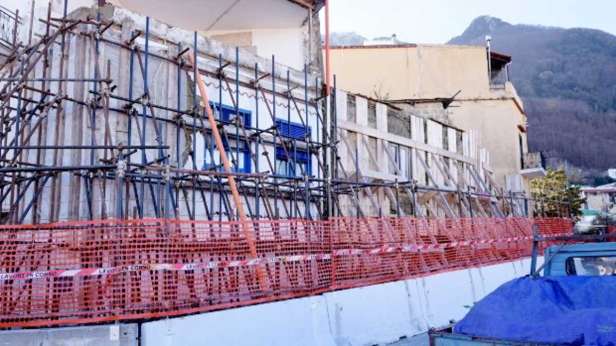 Immagine di Condono con dolo. Ischia e la schizofrenia del M5s