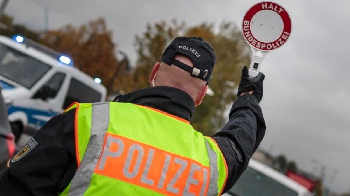 Immagine di E' stata liberata la donna presa in ostaggio alla stazione di Colonia