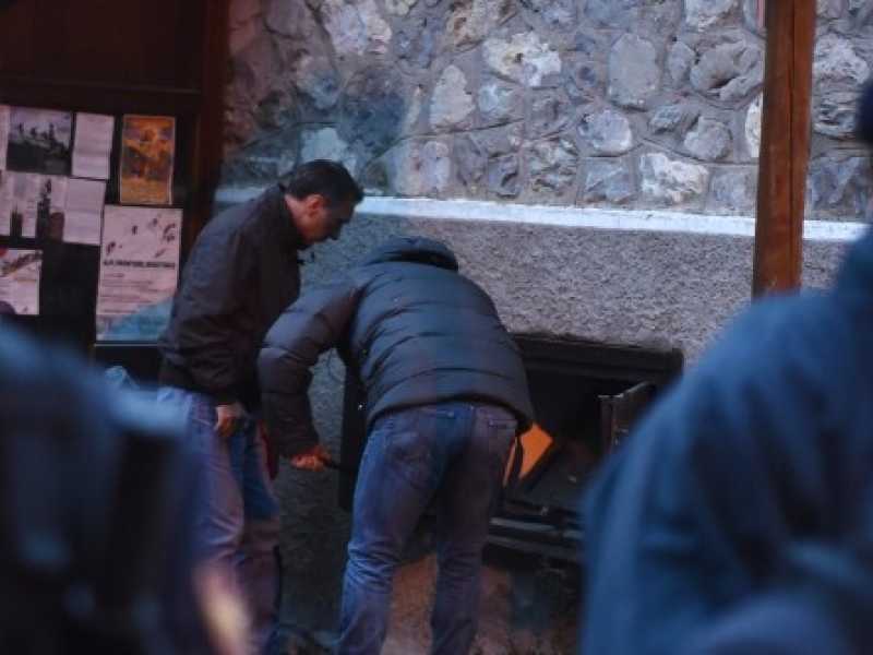 Sgombero della chiesa di Claviere (foto LaPresse)