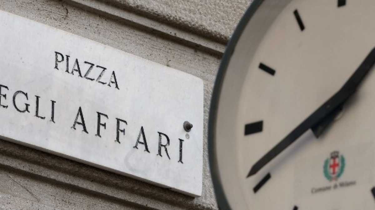 Immagine di Piazza Affari incerta conta i danni della manovra per banche e imprese