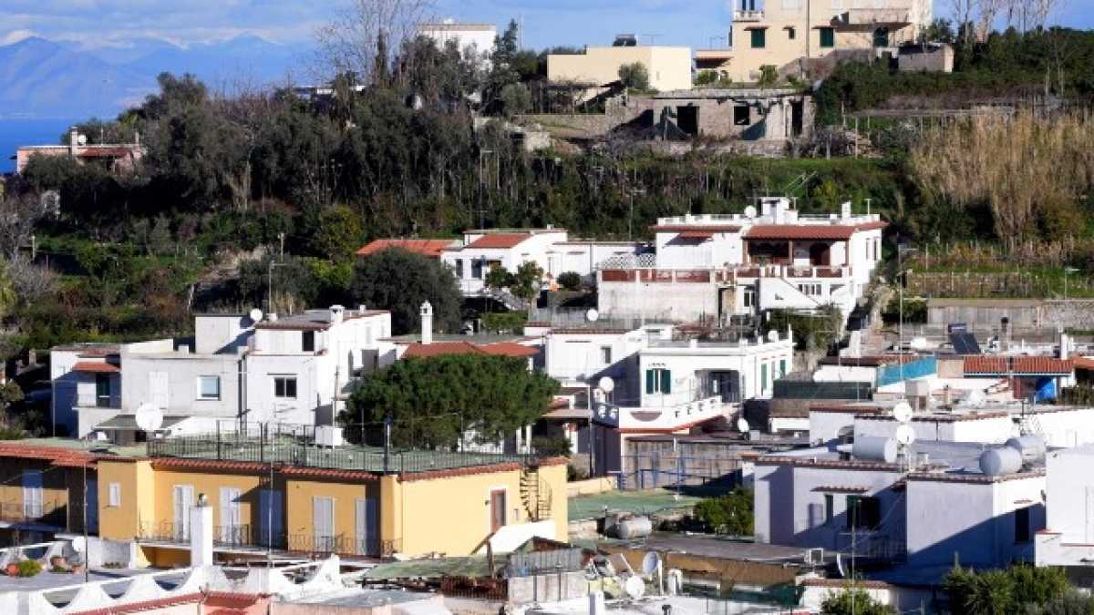 Immagine di Condono a Ischia e legittima difesa: il baratto del cambiamento